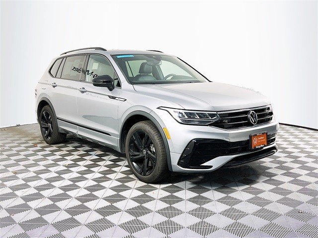 Pre-Owned 2023 Volkswagen Tiguan 2.0T SE R-Line Black 4D