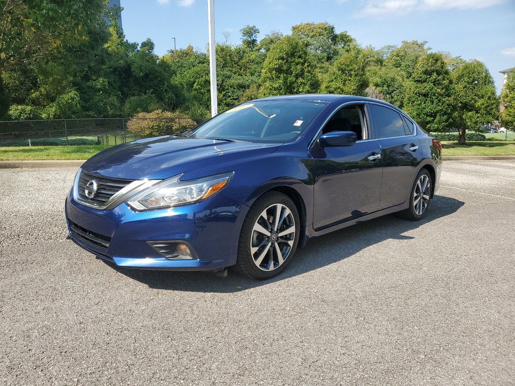 2017 Nissan Altima 2.5 SR photo 2