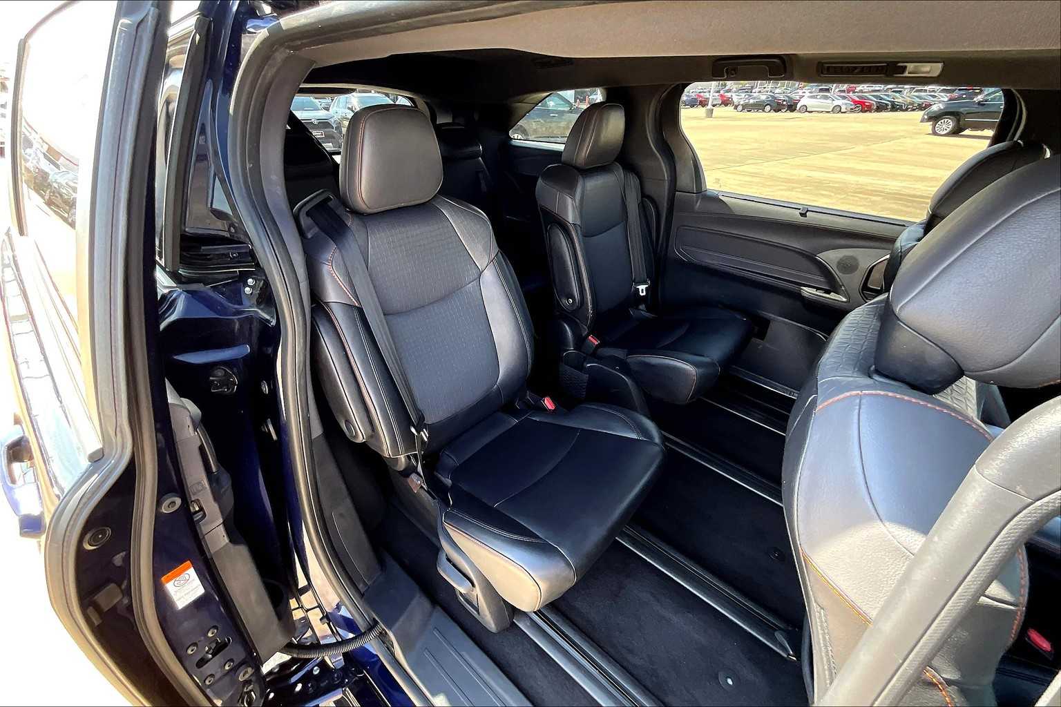 2021 Toyota Sienna XSE photo 17