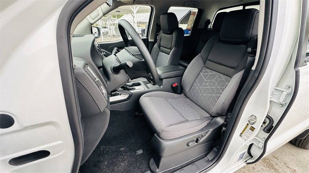2025 Nissan Frontier SV photo 25