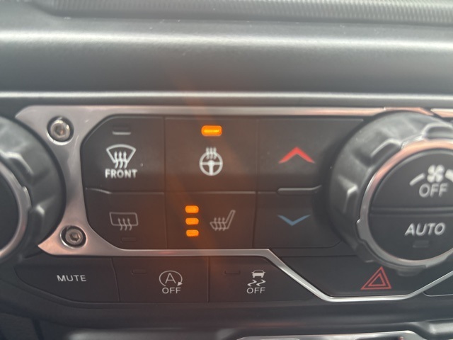 2022 Jeep Wrangler Unlimited Sahara photo 22