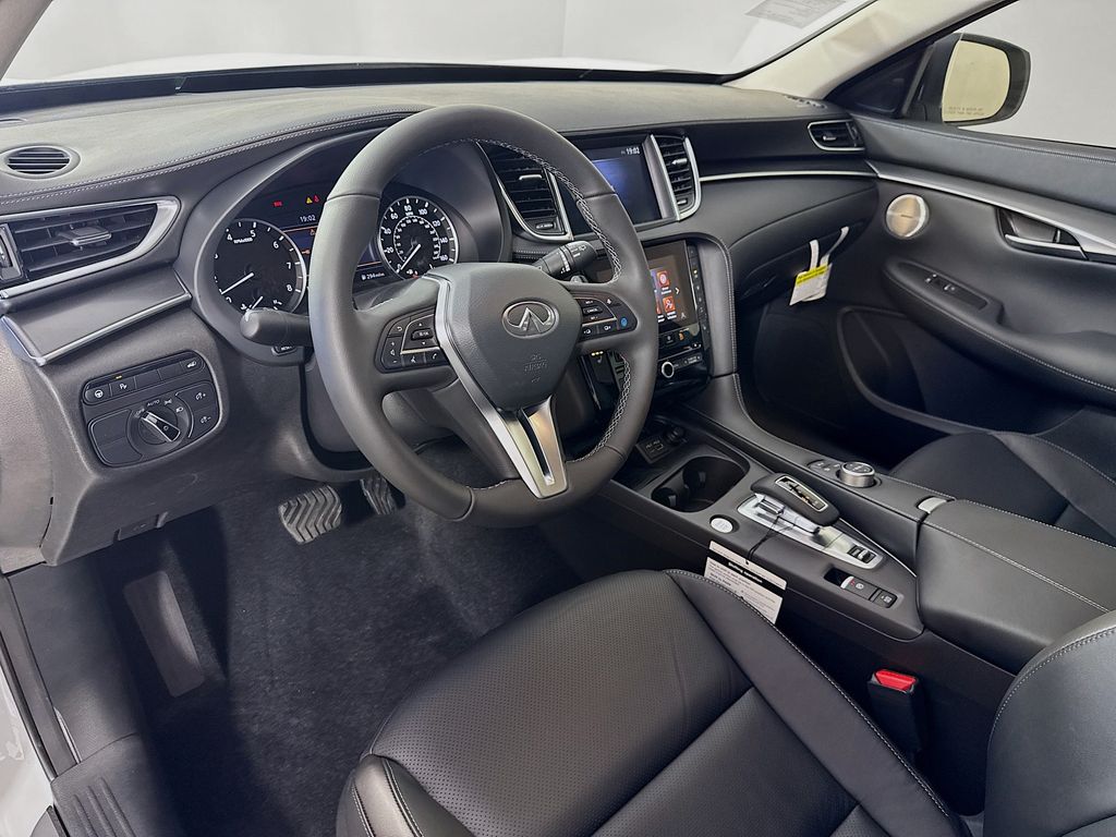 2025 Infiniti QX50 Luxe photo 7