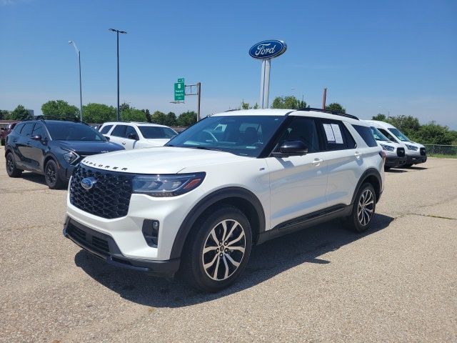 2025 Ford Explorer ST-Line photo 15