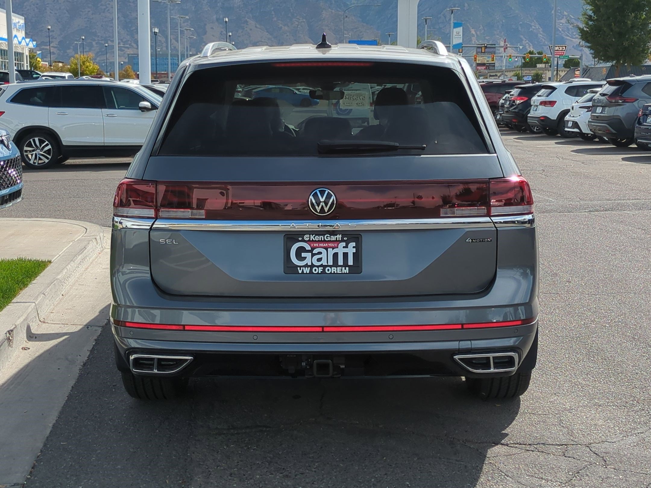 2025 Volkswagen Atlas SEL Premium R-Line photo 4