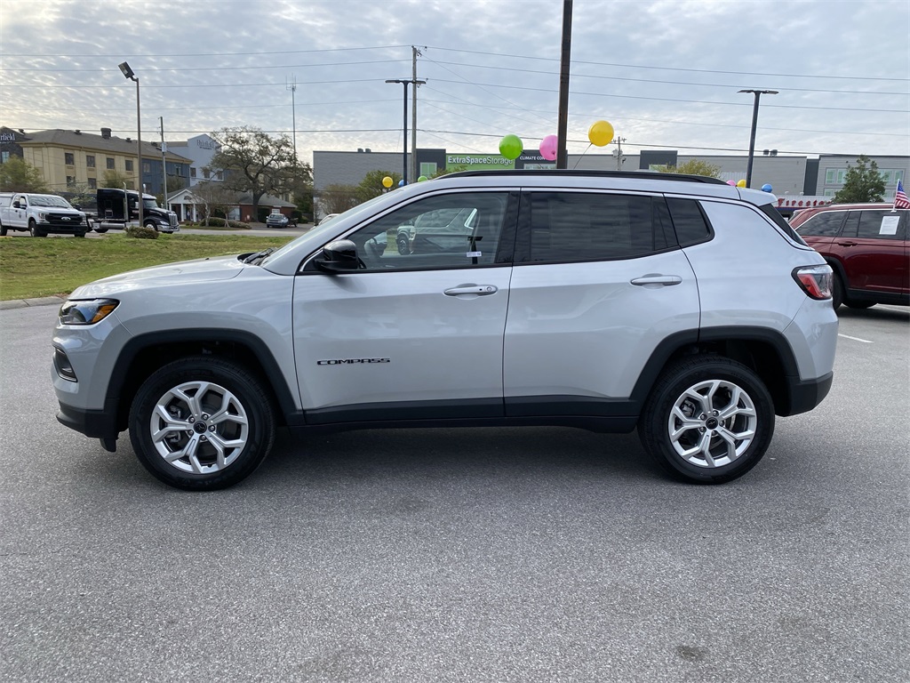 2025 Jeep Compass Latitude photo 8