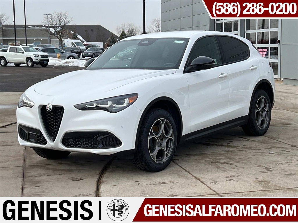 2025 Alfa Romeo Stelvio Base's photo