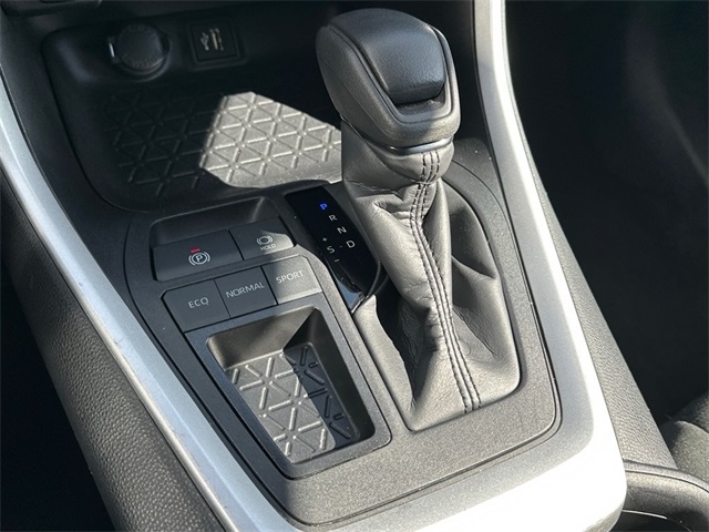 2024 Toyota RAV4 XLE photo 21