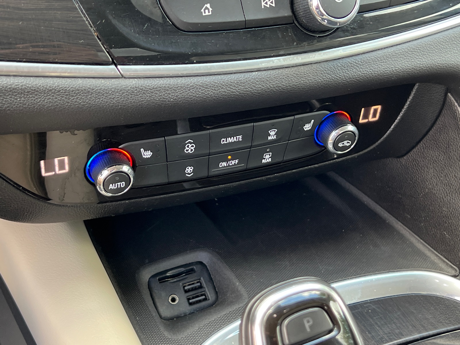 2020 Buick Enclave Essence photo 31