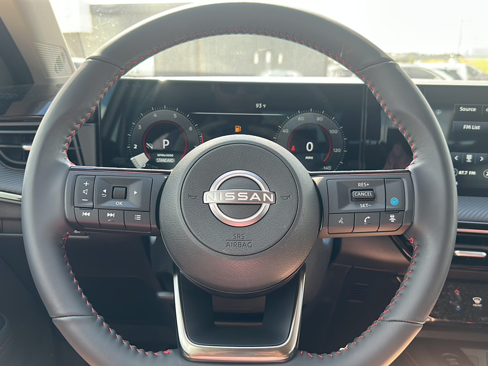 2025 Nissan Kicks SR photo 2