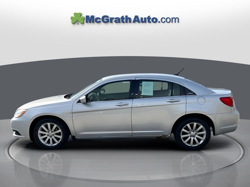 2012 Chrysler 200 Touring photo 4