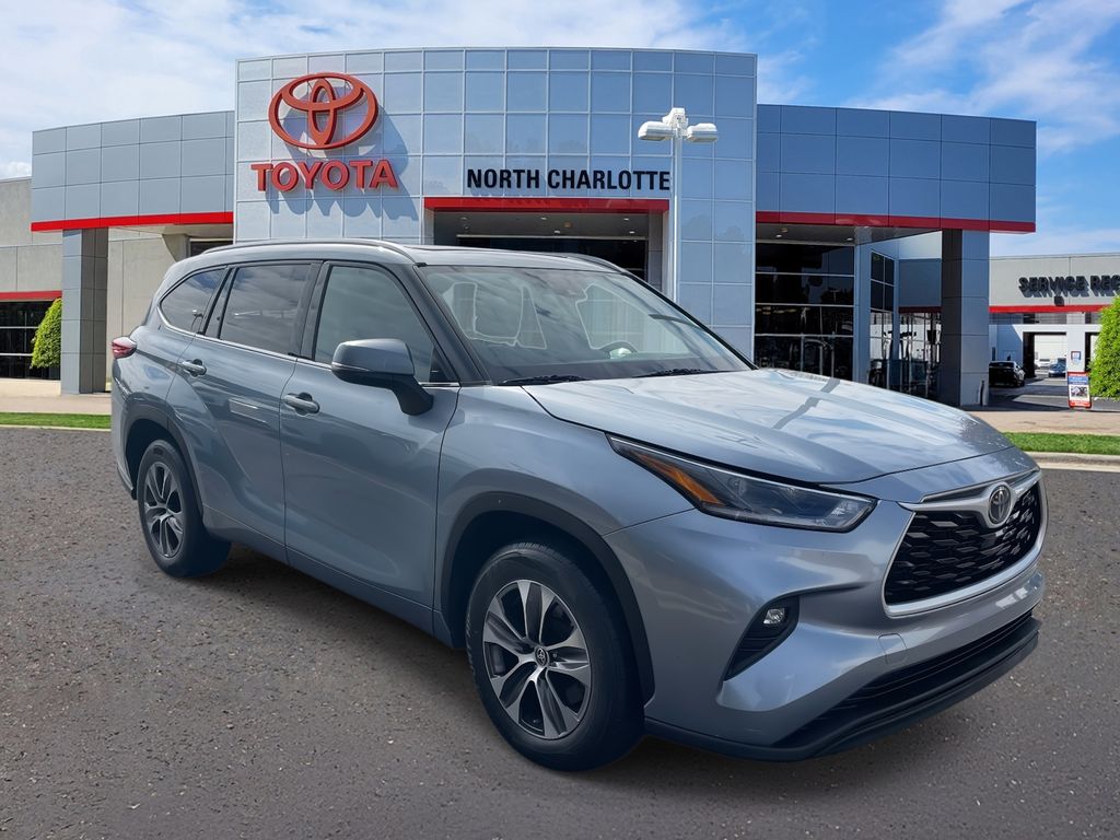 2021 Toyota Highlander XLE's photo