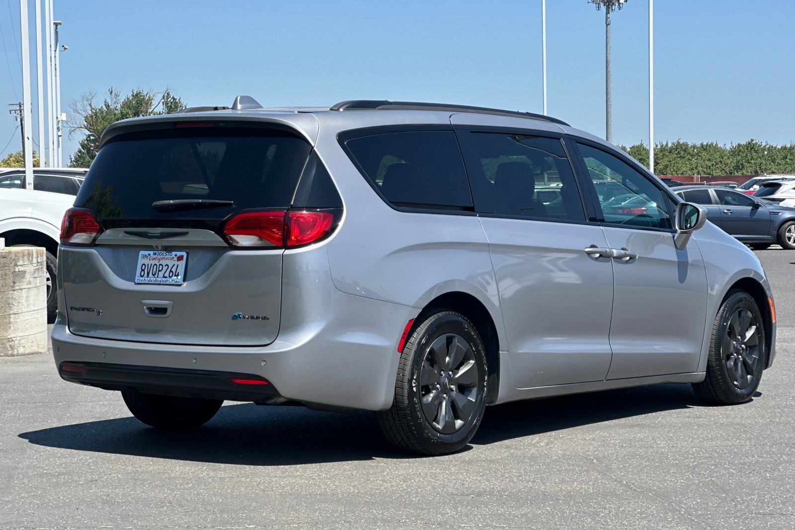 2020 Chrysler Pacifica Hybrid Touring L photo 4