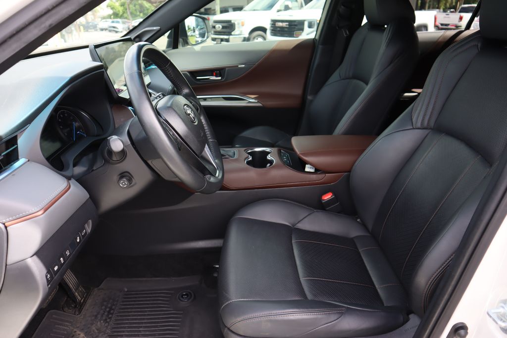 2021 Toyota Venza Limited photo 17