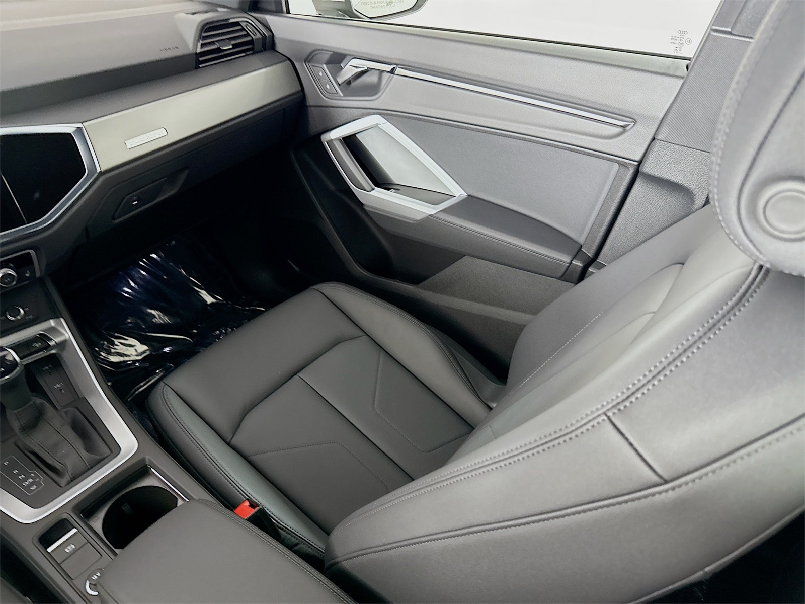 2025 Audi Q3 45 TFSI S line Premium photo 23