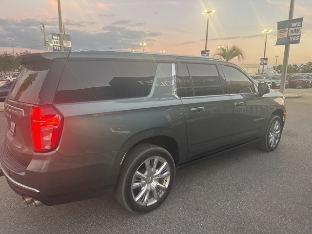 2024 Chevrolet Suburban High Country photo 3