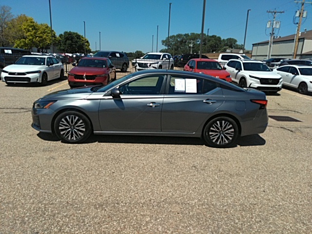 2023 Nissan Altima 2.5 SV photo 2