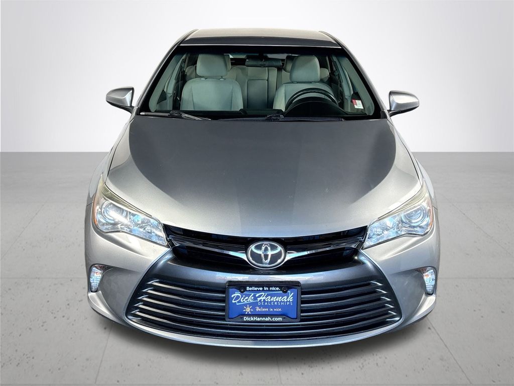 2016 Toyota Camry LE photo 3