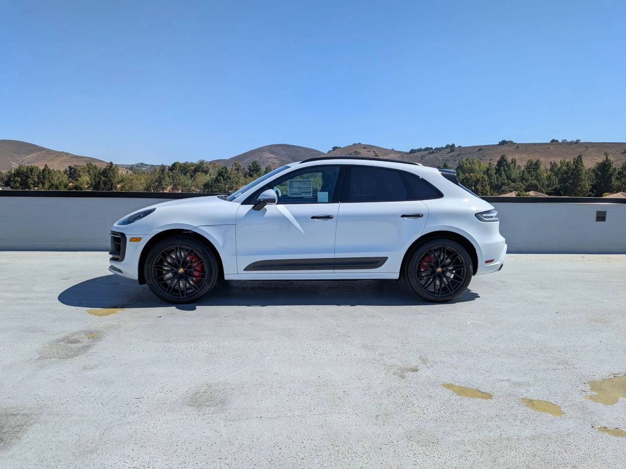 2025 Porsche Macan GTS photo 2