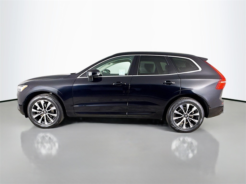 2023 Volvo XC60 B5 Core photo 4