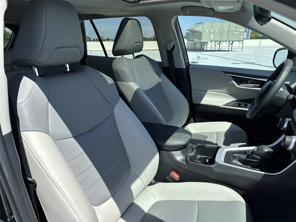 2023 Toyota RAV4 XLE Premium photo 9