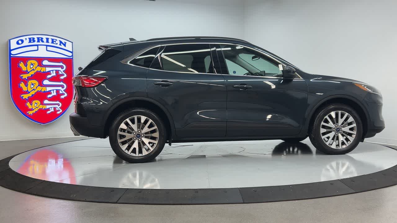2022 Ford Escape Titanium photo 4