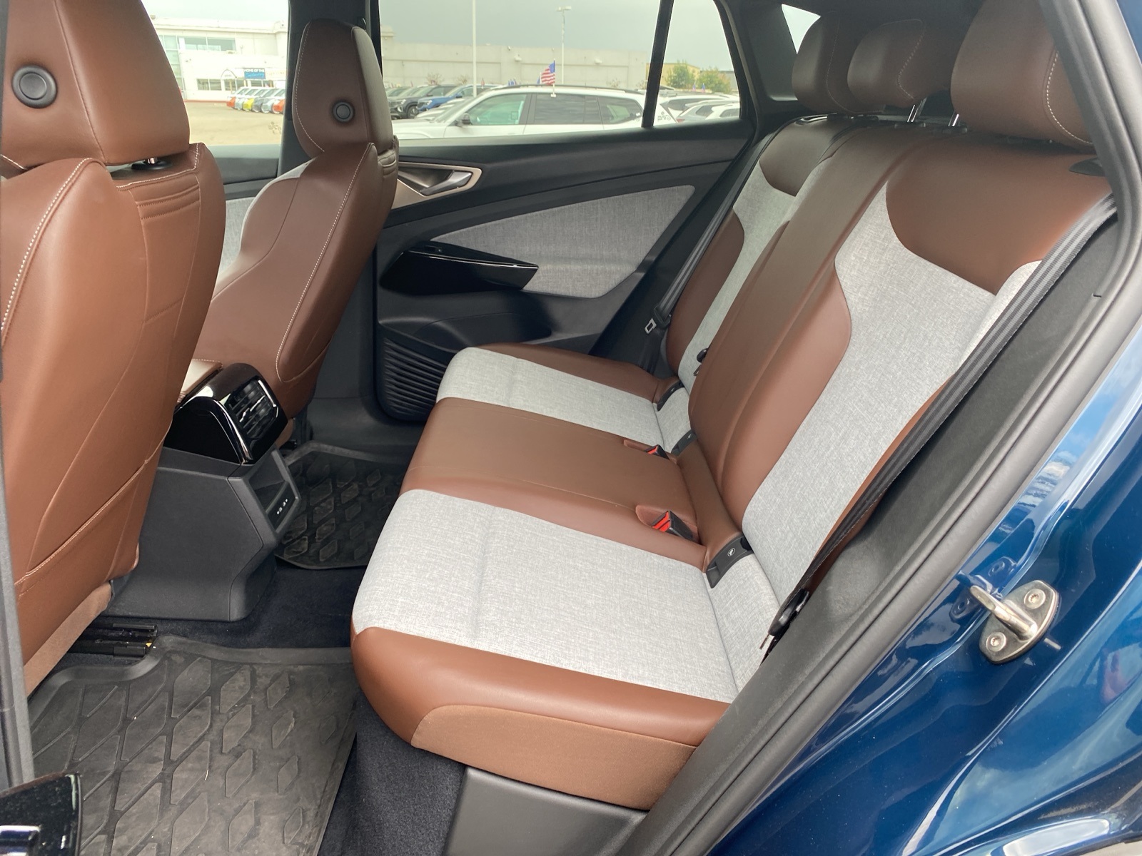 2023 Volkswagen ID.4 Pro photo 9