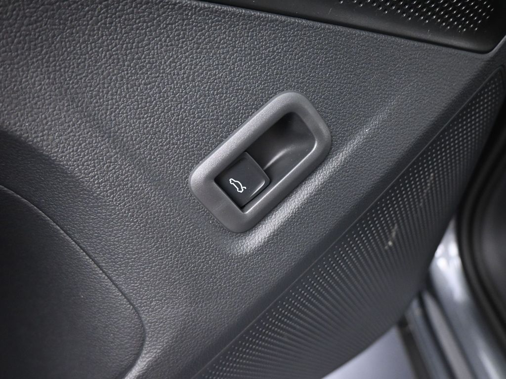 2025 Volkswagen Tiguan SE photo 34