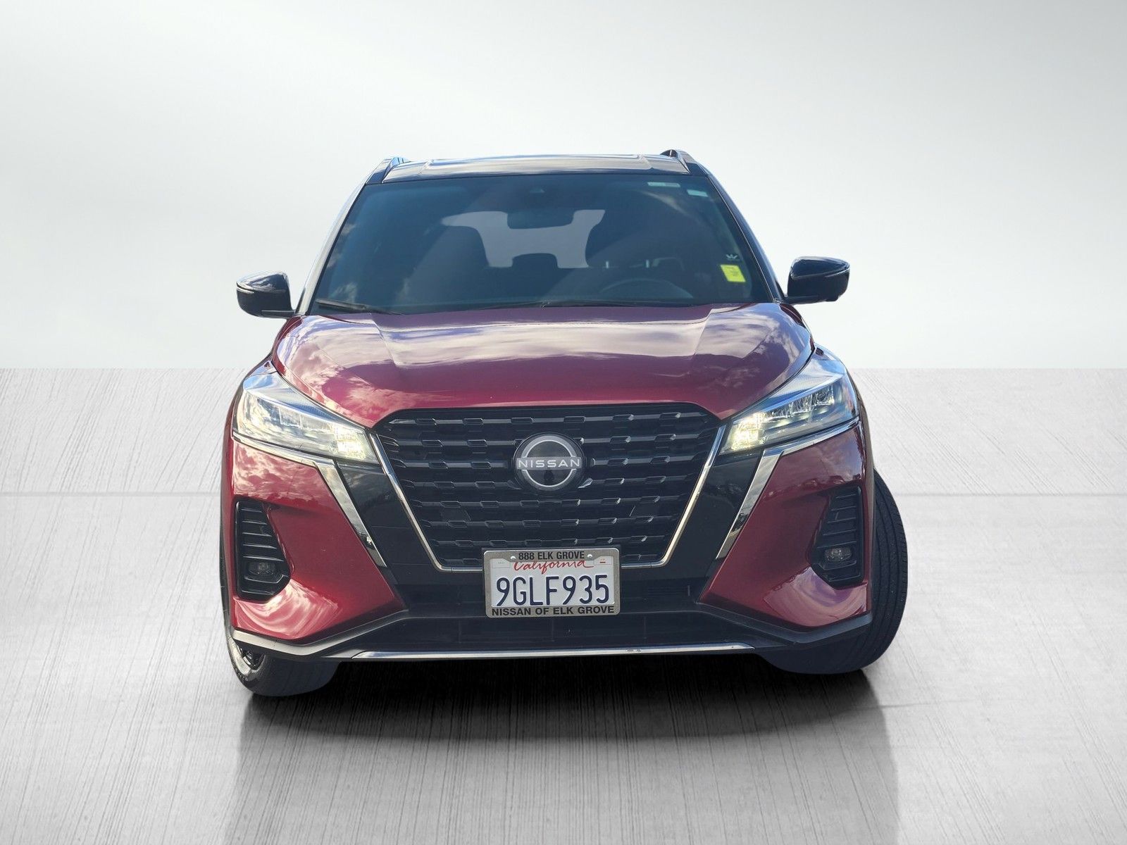 2023 Nissan Kicks SR photo 2