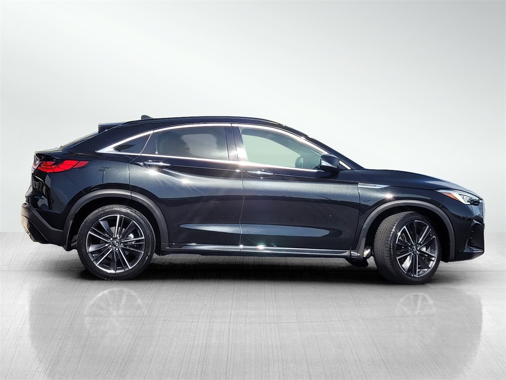 2022 Infiniti QX55 Essential photo 3
