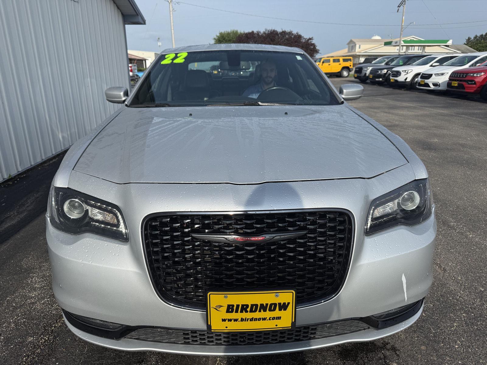 2022 Chrysler 300 photo 4