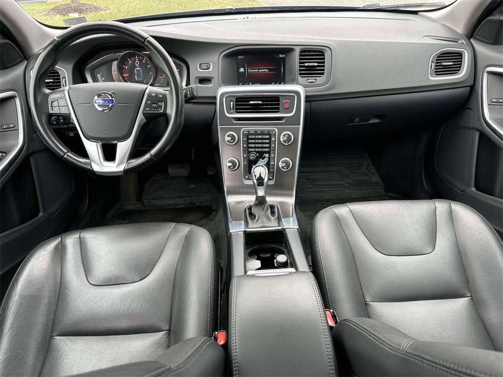 2016 Volvo S60 T5 Drive-E Premier photo 2