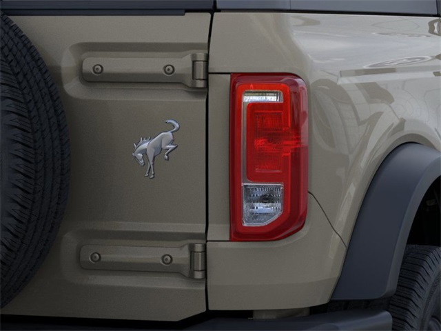 2025 Ford Bronco Base photo 19