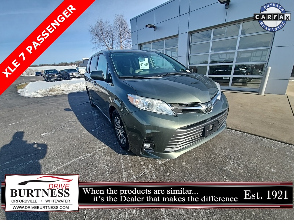 2020 Toyota Sienna XLE's photo