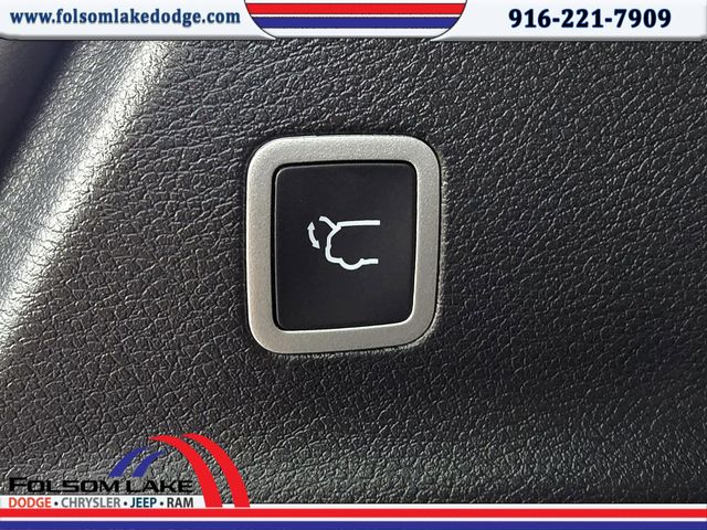 2025 Chrysler Voyager LX photo 14