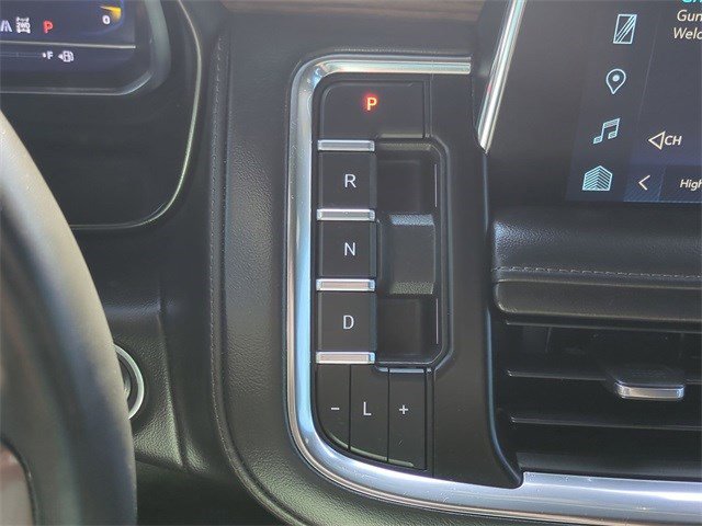 2023 Chevrolet Suburban High Country photo 19