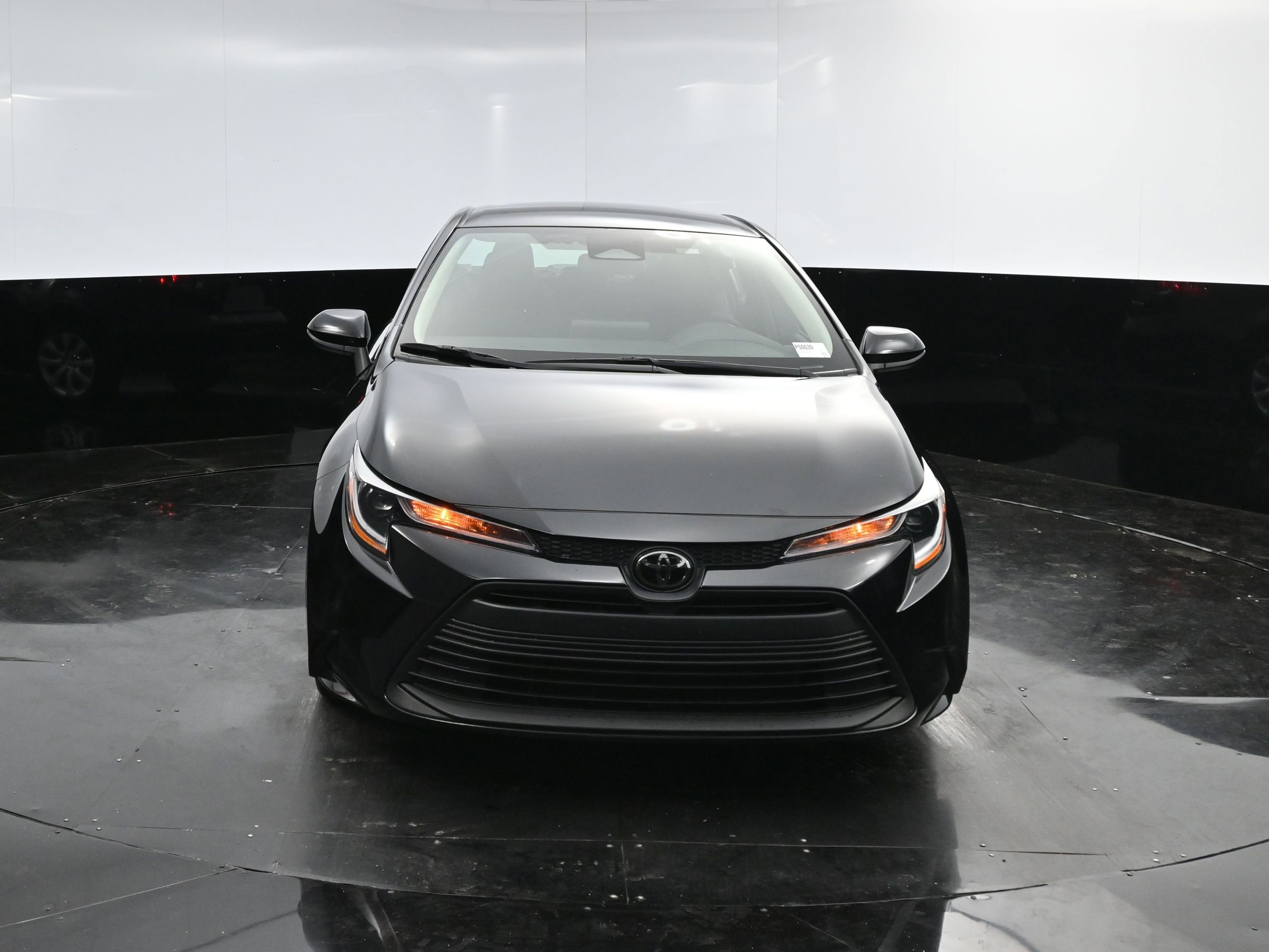 2023 Toyota Corolla LE photo 2