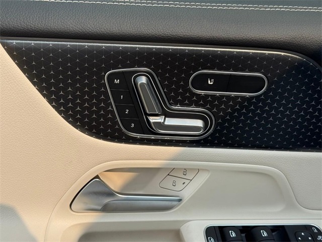 2025 Mercedes Benz GLB 250 4MATIC photo 12