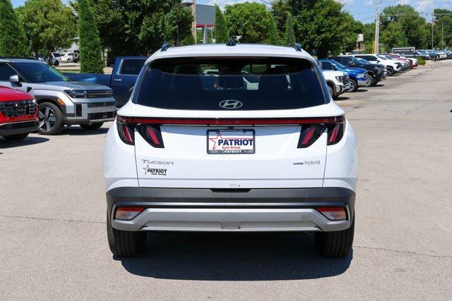 New 2025 White Hyundai SEL Convenience image 4