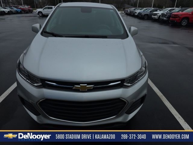 2022 Chevrolet Trax LS's photo