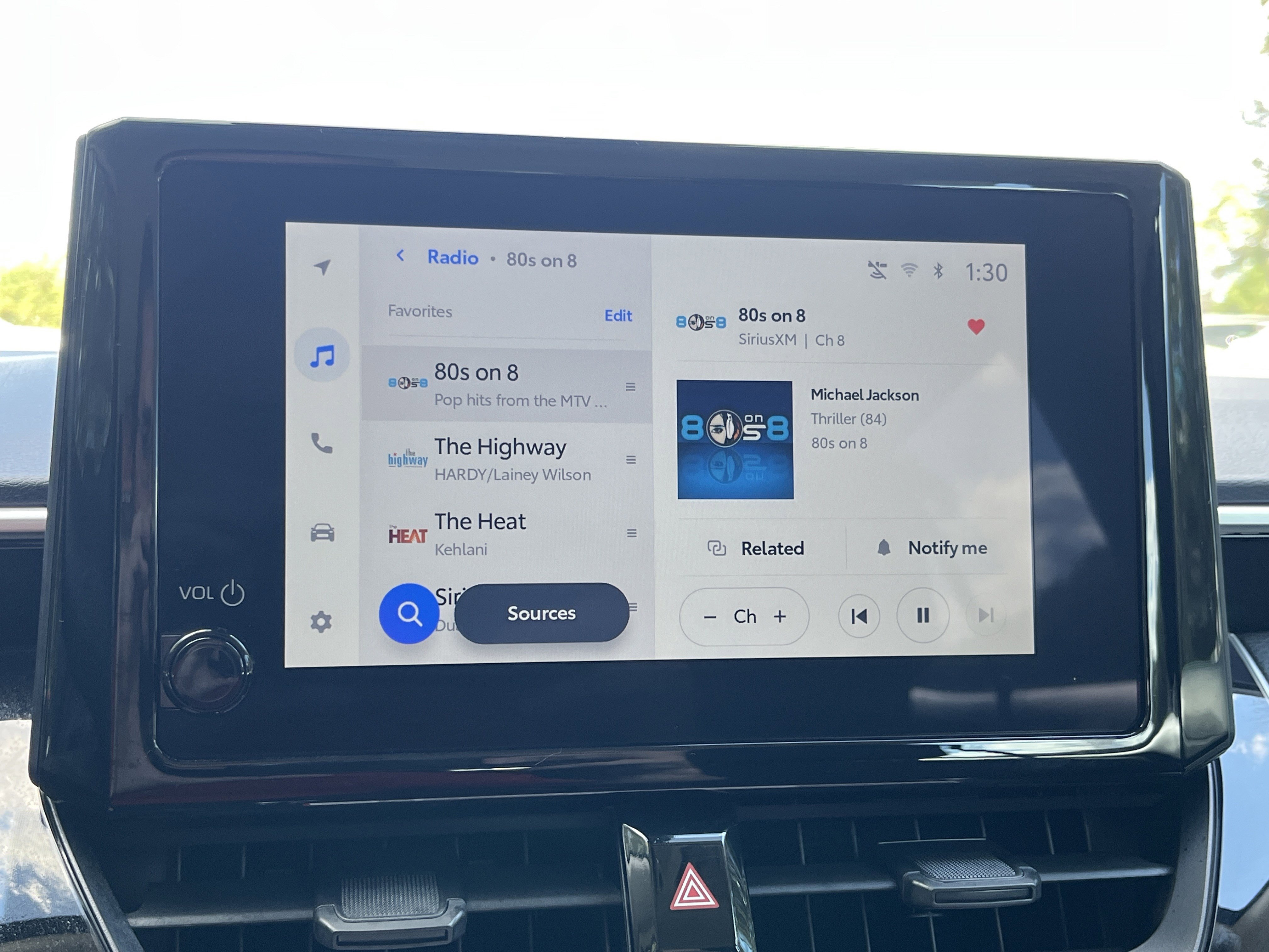 2025 Toyota Corolla LE photo 4
