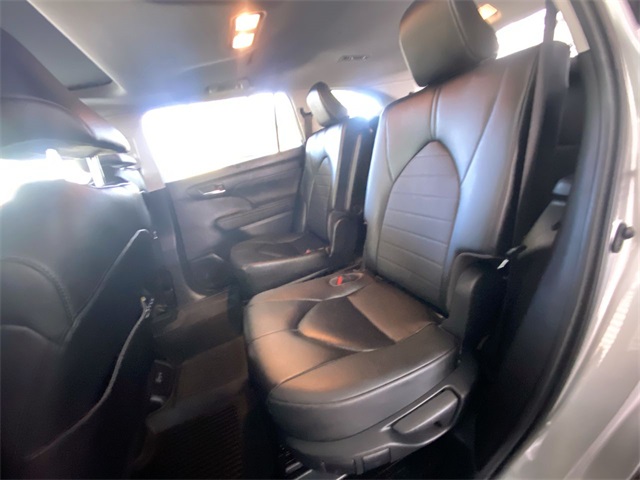 2023 Toyota Highlander XLE photo 12