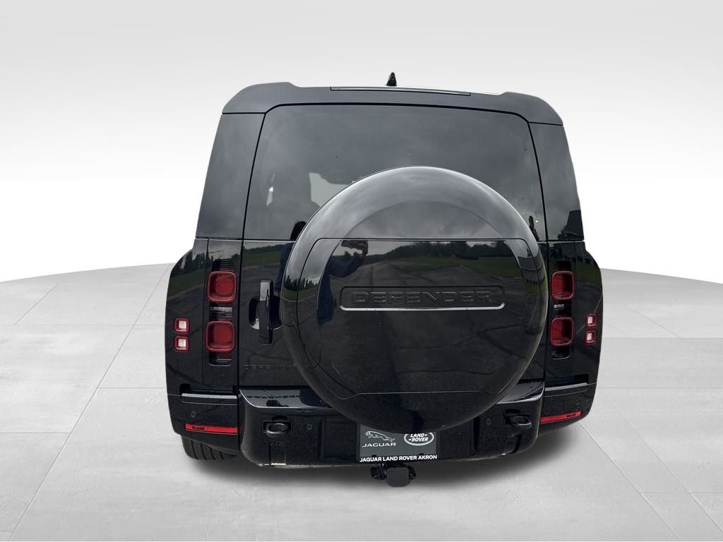 2025 Land Rover Defender 130 X-Dynamic SE photo 8