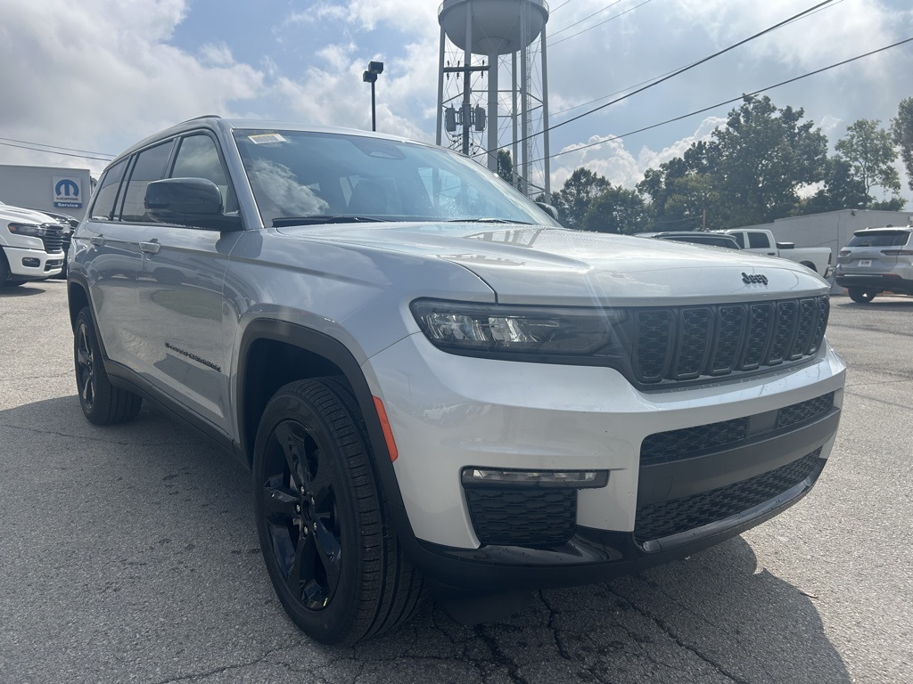 2025 Jeep Grand Cherokee Limited photo 4