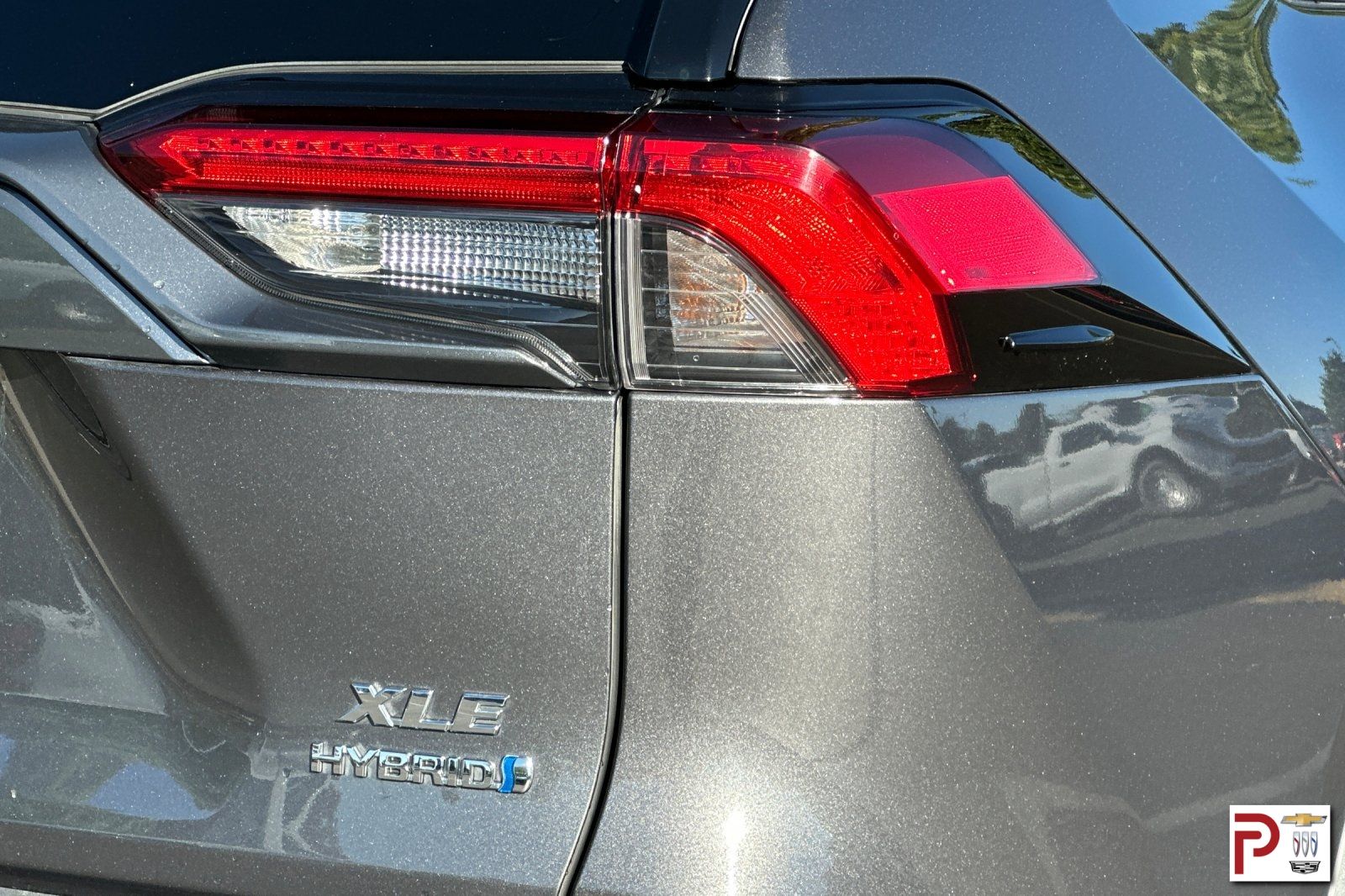 2020 Toyota RAV4 Hybrid XLE photo 32