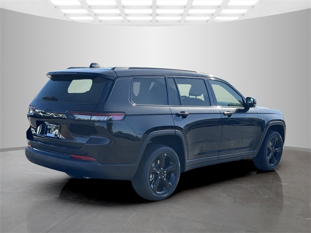 2025 Jeep Grand Cherokee Altitude photo 3