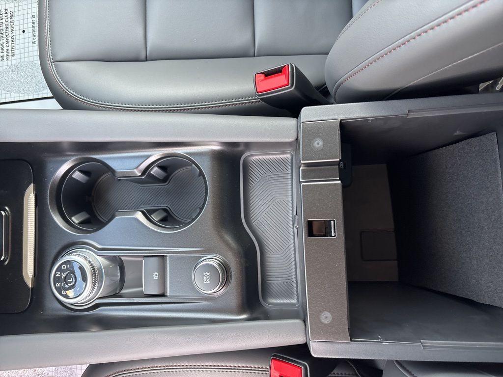 2025 Ford Explorer photo 18