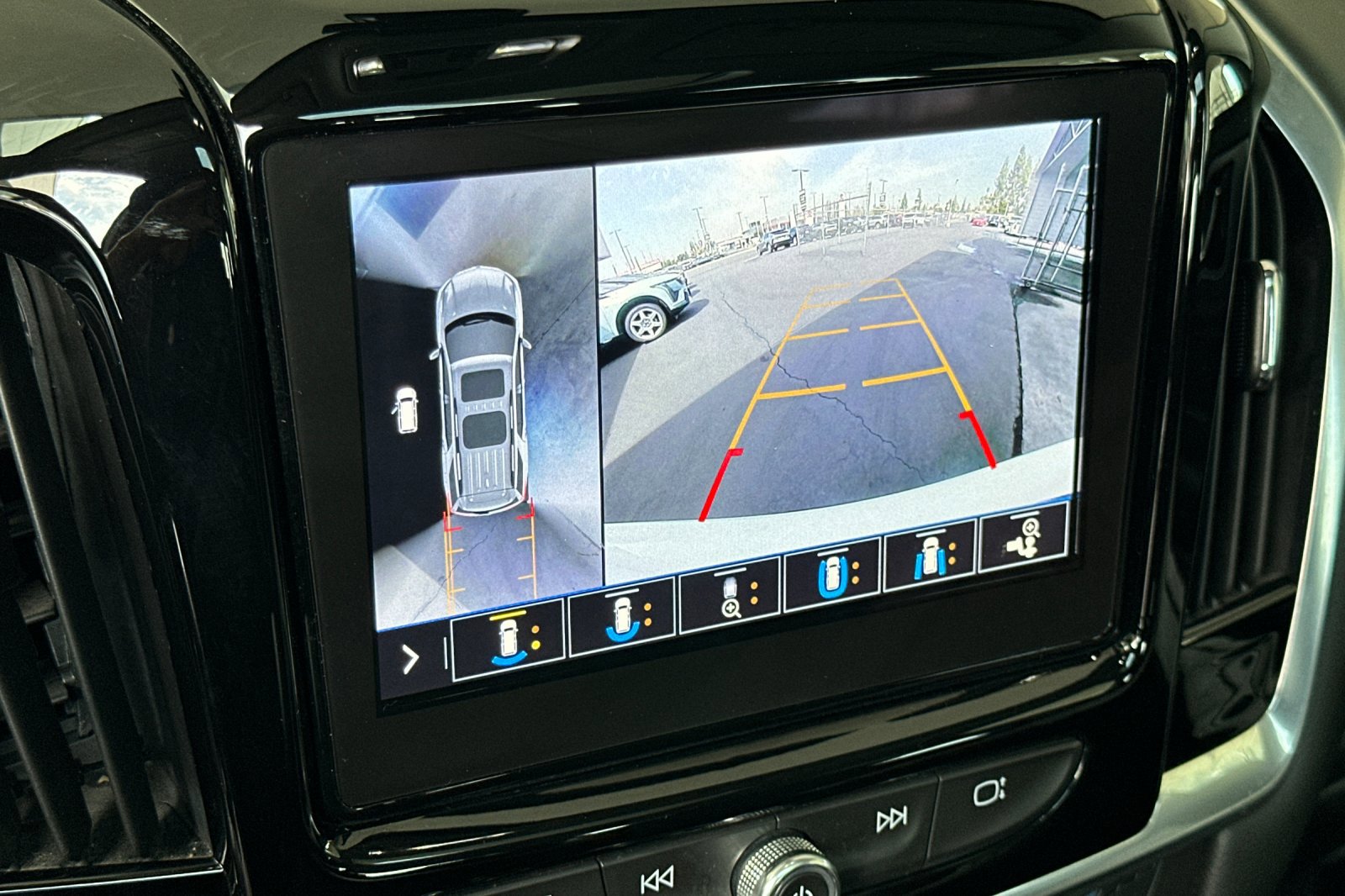 2021 Chevrolet Traverse Premier photo 19