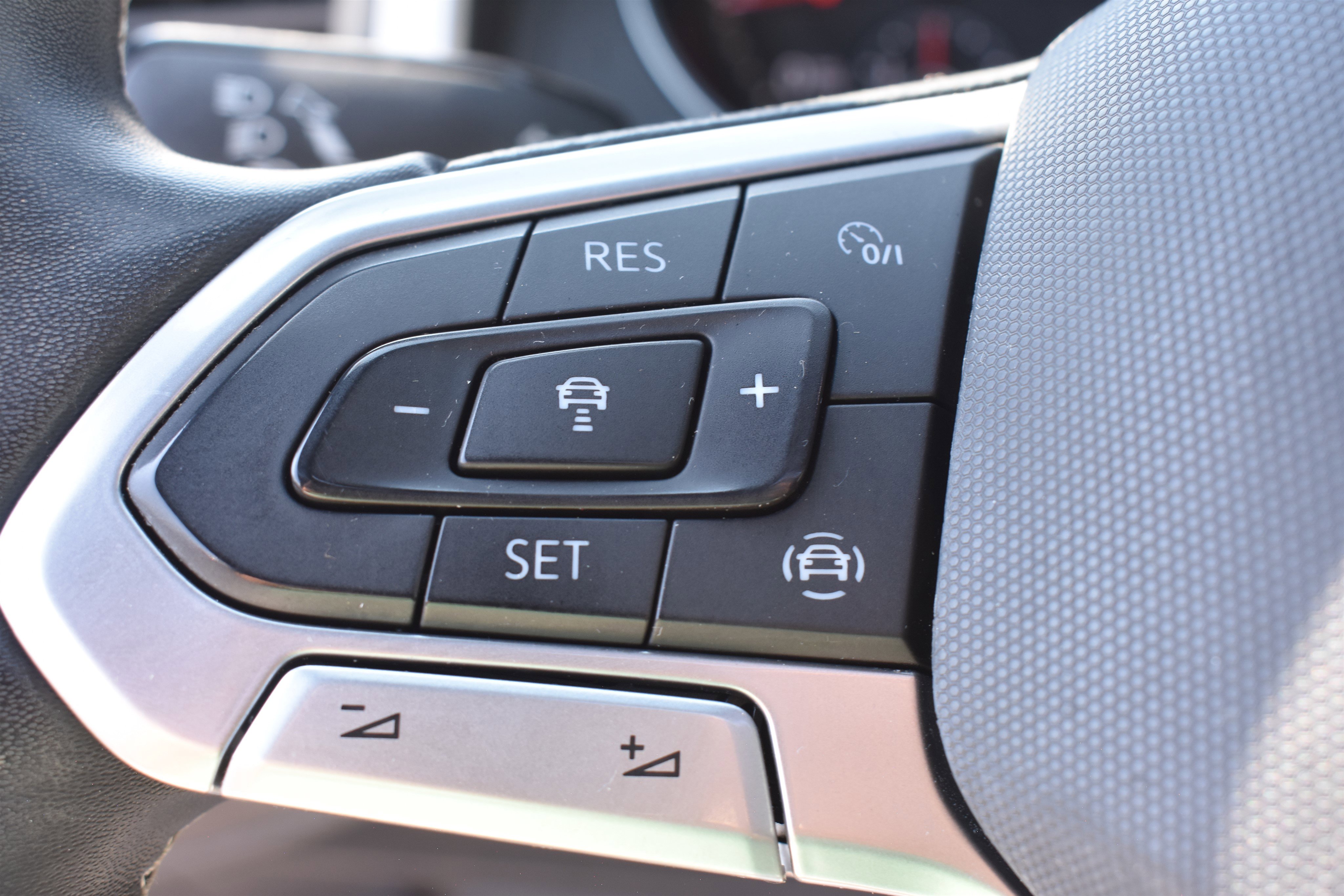2021 Volkswagen Atlas Cross Sport V6 SE Technology photo 6
