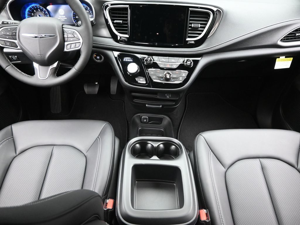 2026 Chrysler Pacifica photo 12