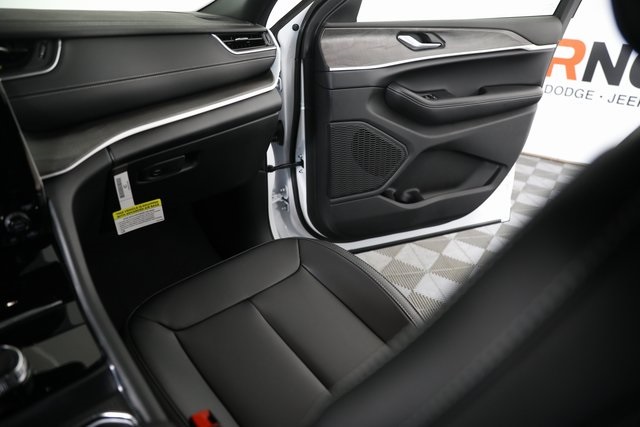 2025 Jeep Grand Cherokee Limited photo 19